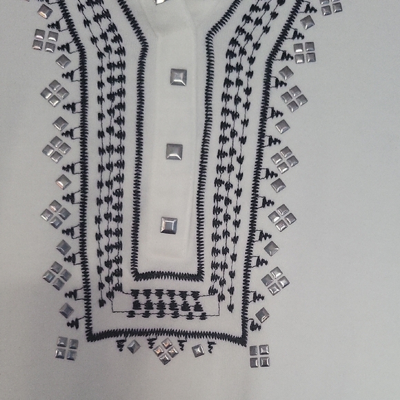 Embroidered White Women's Top - Picture 2 of 3